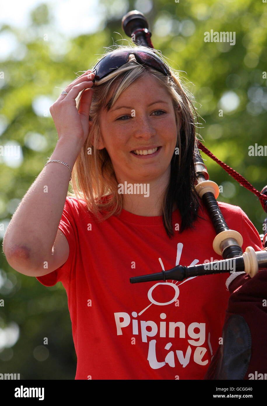 Piping Live! Die Botschafterin des International Piping Festival in Glasgow, Eve Muirhead, startet dieses Jahr das Programm im National Piping Centre in Glasgow. Stockfoto