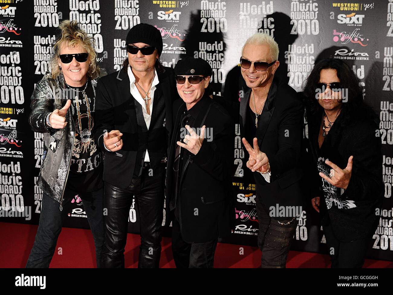 (Von links nach rechts) James Kottak, Matthias Jabs, Klaus Meine, Rudolf Schenker und Pawel Maciwoda of Scorpians bei der Ankunft für die World Music Awards 2010 im Sporting Club, Monte Carlo. Stockfoto