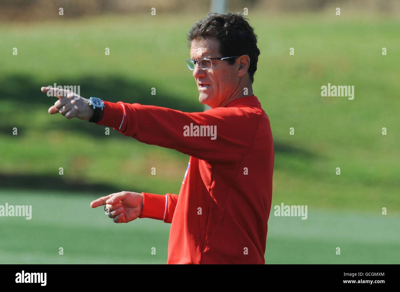 England-Manager Fabio Capello bei Englands erstem Training im Royal Bafokeng Sports Complex, Rustenburg, Südafrika. Stockfoto