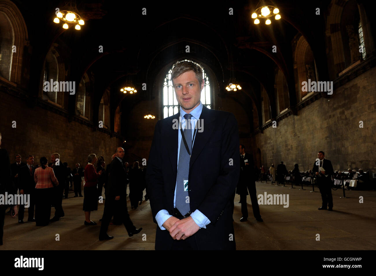 Der neue konservative Abgeordnete Zac Goldsmith posiert für ein Foto in der Westminster Hall, Palace of Westminster, London. Stockfoto