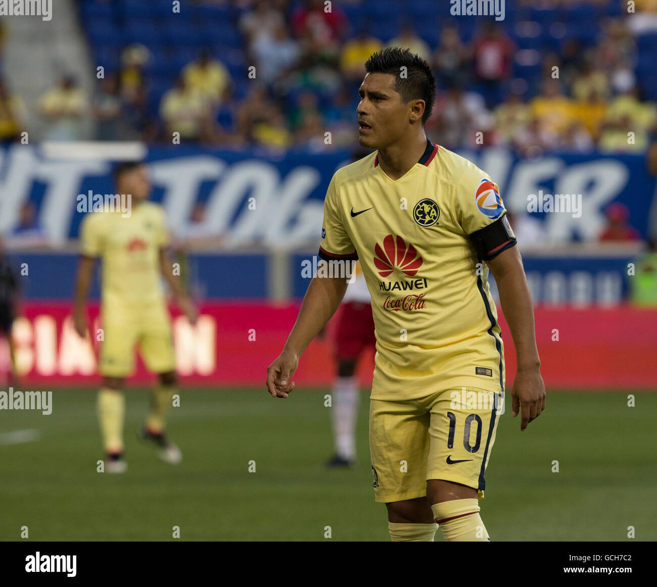 Harrison, NJ USA - 6. Juli 2016: Osvaldo Martinez (10) der Club America der Liga MX Mexiko Steuerelemente Ball beim Freundschaftsspiel gegen New York Red Bulls in der Red Bull Arena Red Bulls gewann 2-0 Stockfoto