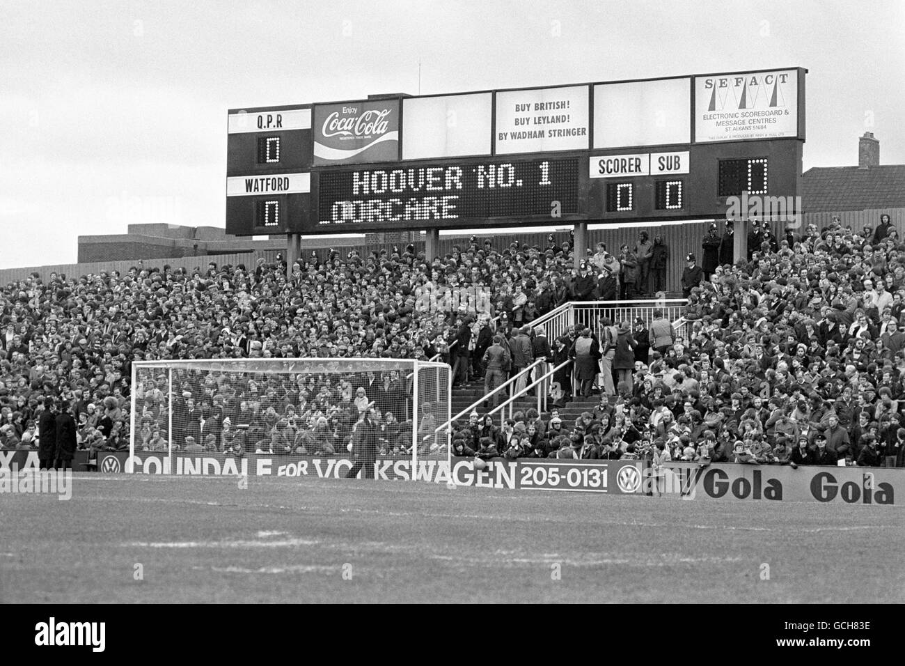 Fußball - FA Cup - 3. Runde - Queens Park Rangers gegen Watford - Loftus Road. Die elektronische Anzeigetafel der Loftus Road Stockfoto