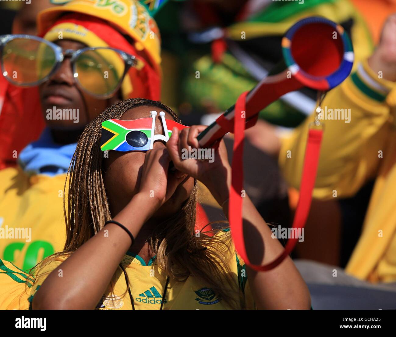 Vuvuzela 2010 world cup south africa -Fotos und -Bildmaterial in