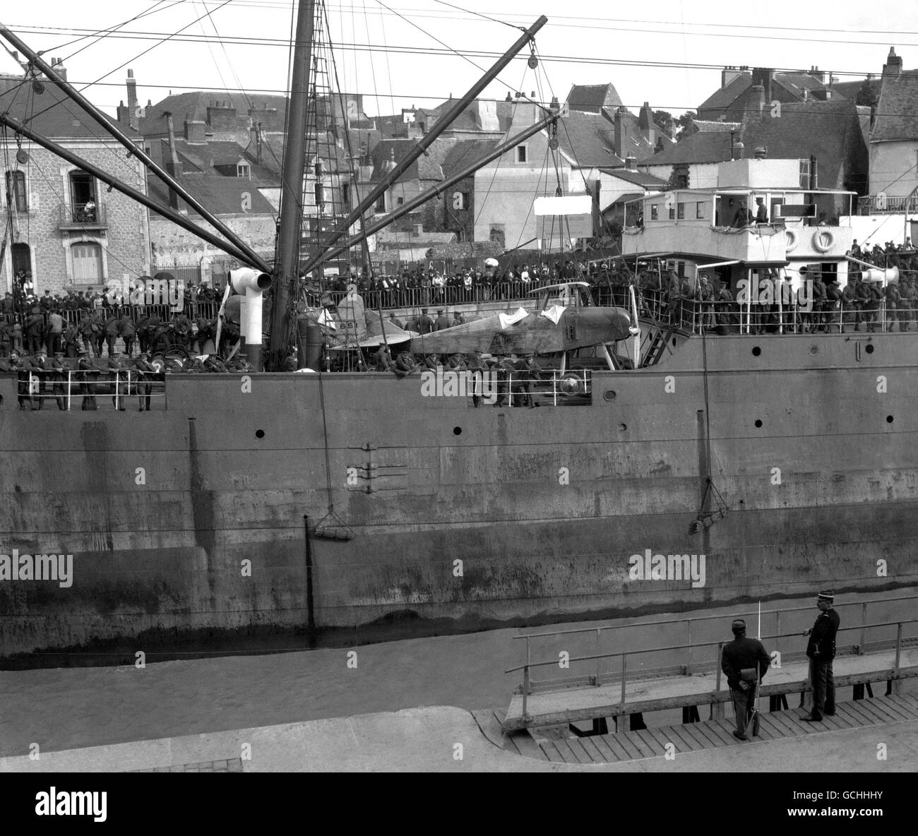 Weltkrieg ein - Flugzeug im französischen Hafen: c1916 Stockfoto