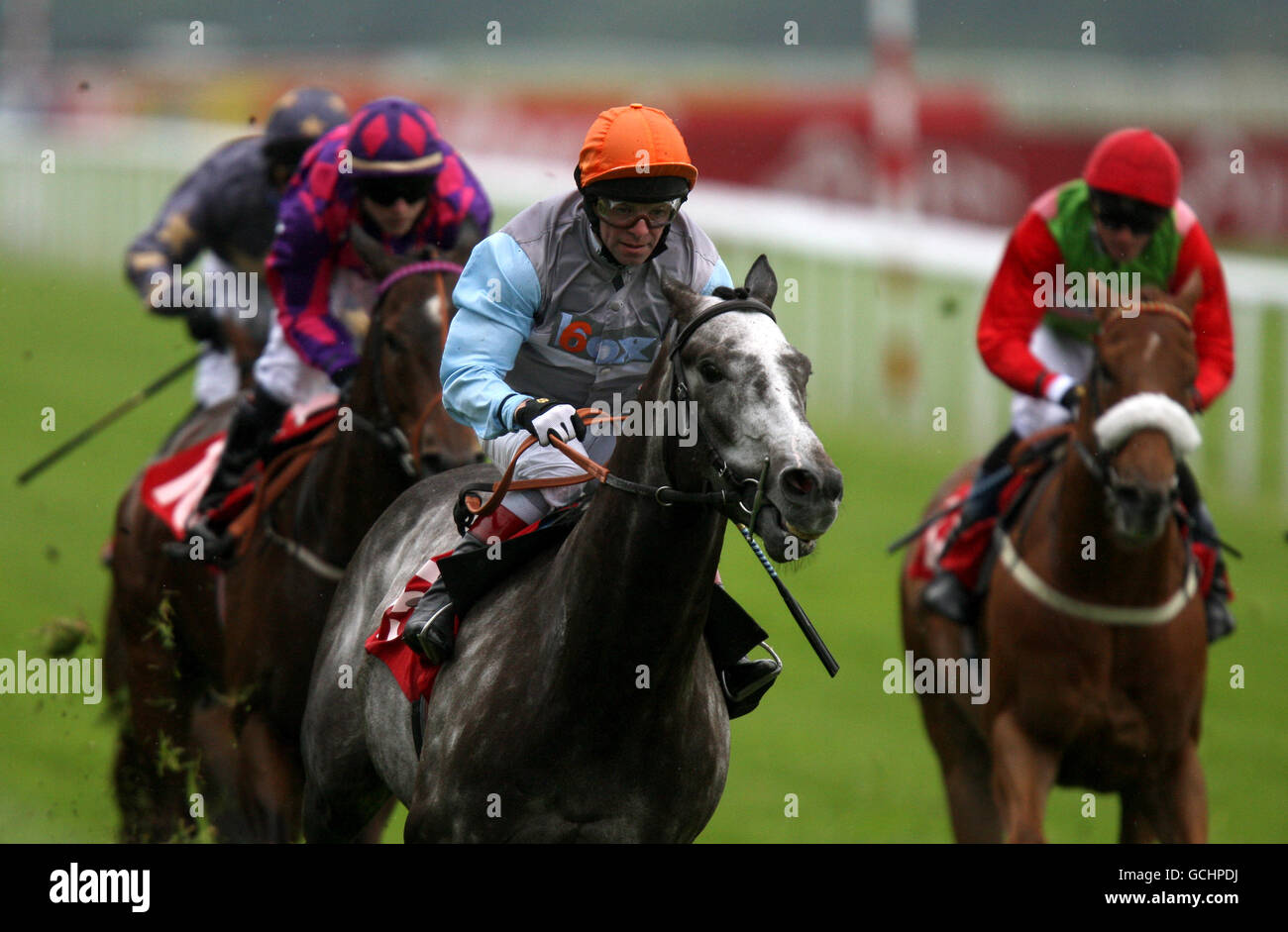 Baby Strange (orangefarbene Kappe) Mit Franny Norton nach Hause kommt, um den Big zu gewinnen John beim Frühstück, Handicap Stakes Stockfoto