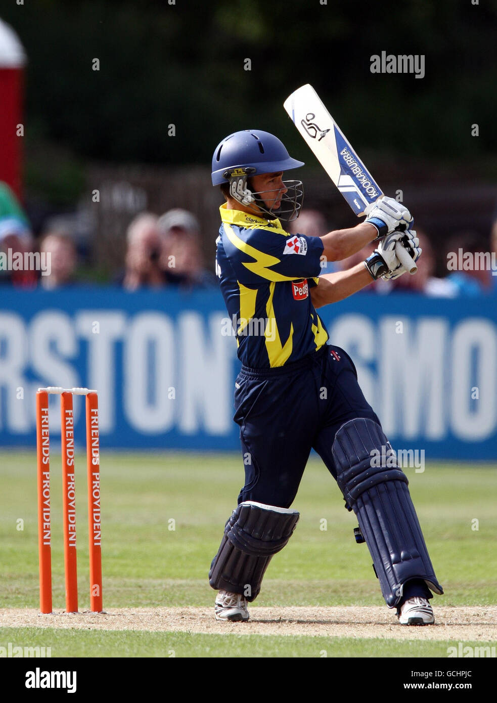 Gloucestershire Chris Taylor Fledermäuse während des Friends Provident Twenty20 Spiel auf dem County Ground, Gloucester. Stockfoto