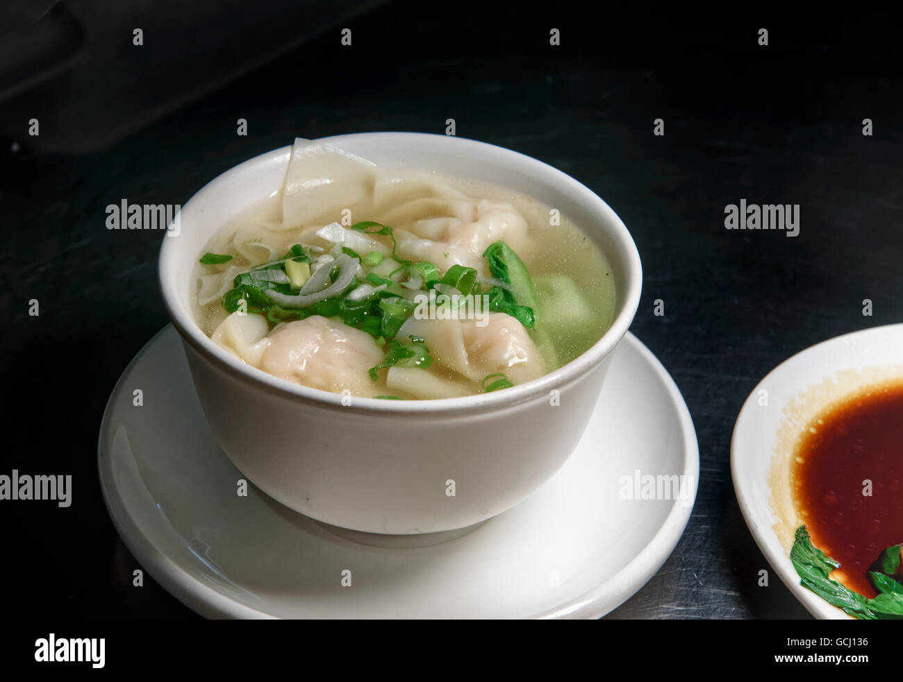 WAN Tan Suppe im Restaurant Dim Sum Haus, Kirchenallee 37, Hamburg, Deutschland Stockfoto