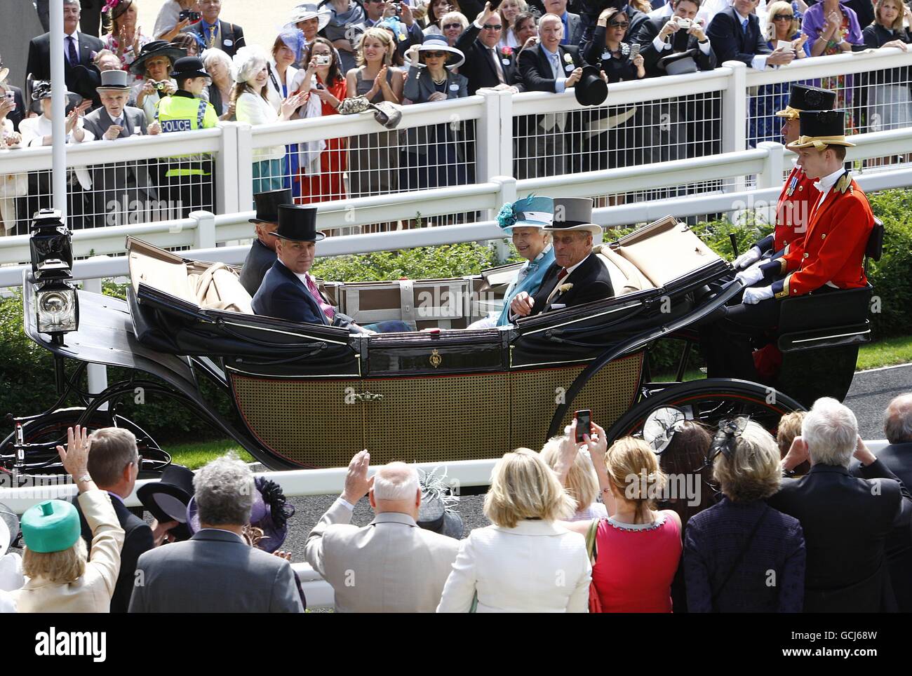 Königin Elizabeth II. Und der Herzog von Edinburgh Prince Philip besucht Royal Ascot Stockfoto