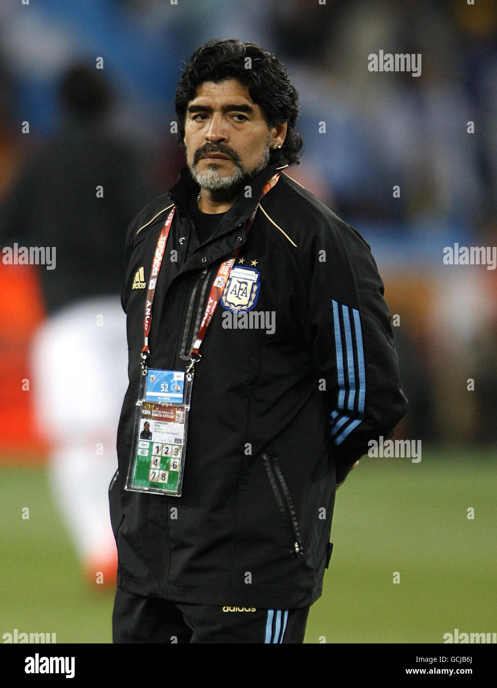 Fußball - FIFA Fußball-Weltmeisterschaft Südafrika 2010 - Runde 16 - Argentinien gegen Mexiko - Soccer City Stadium. Argentinien-Trainer Diego Maradona Stockfoto