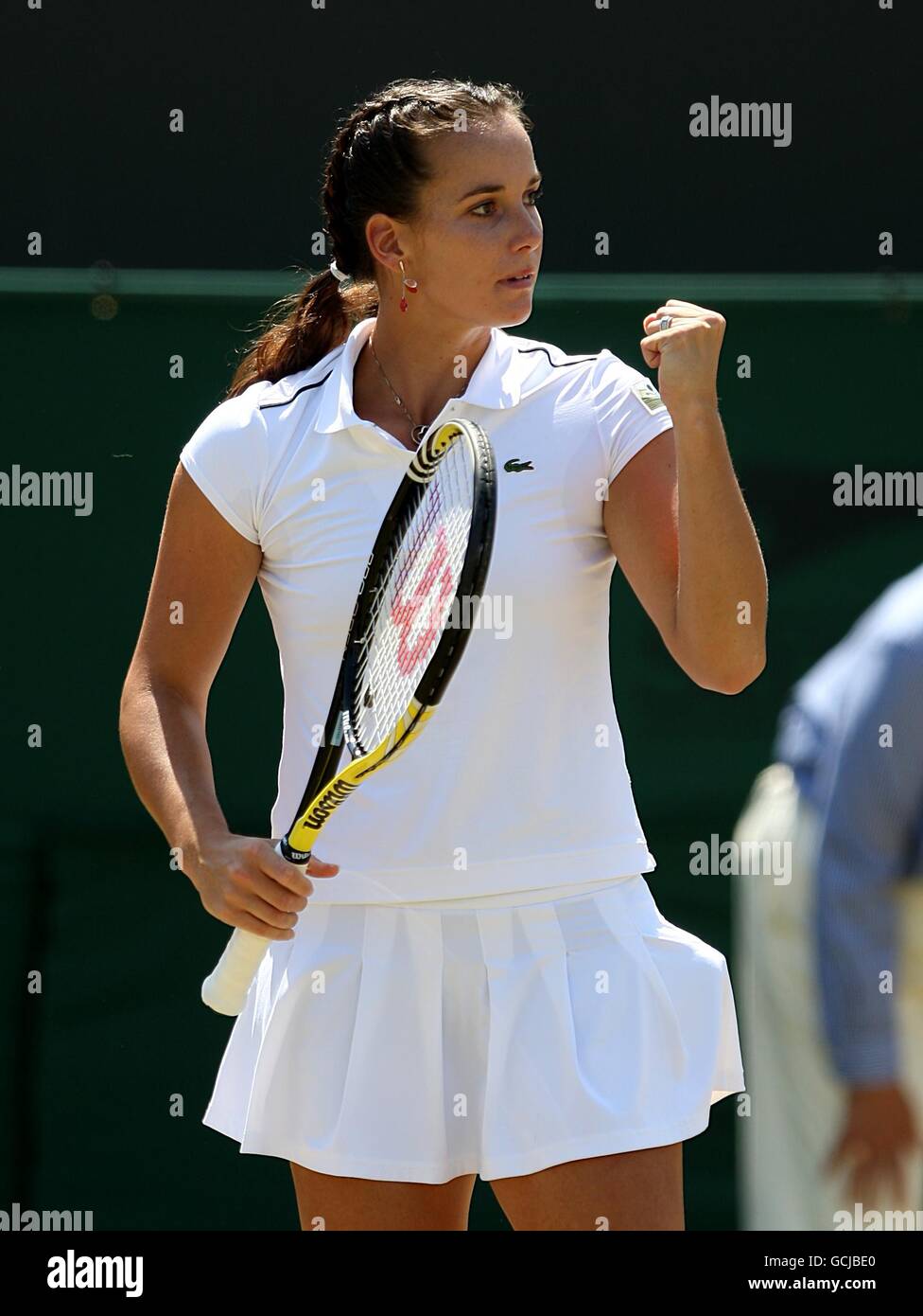 Tennis - Wimbledon Championships 2010 - Tag Sieben - All England Lawn Tennis und Croquet Club. Die Australier Jarmila Groth feiert während ihres Spiels gegen die US-Amerikanerin Venus Williams Stockfoto