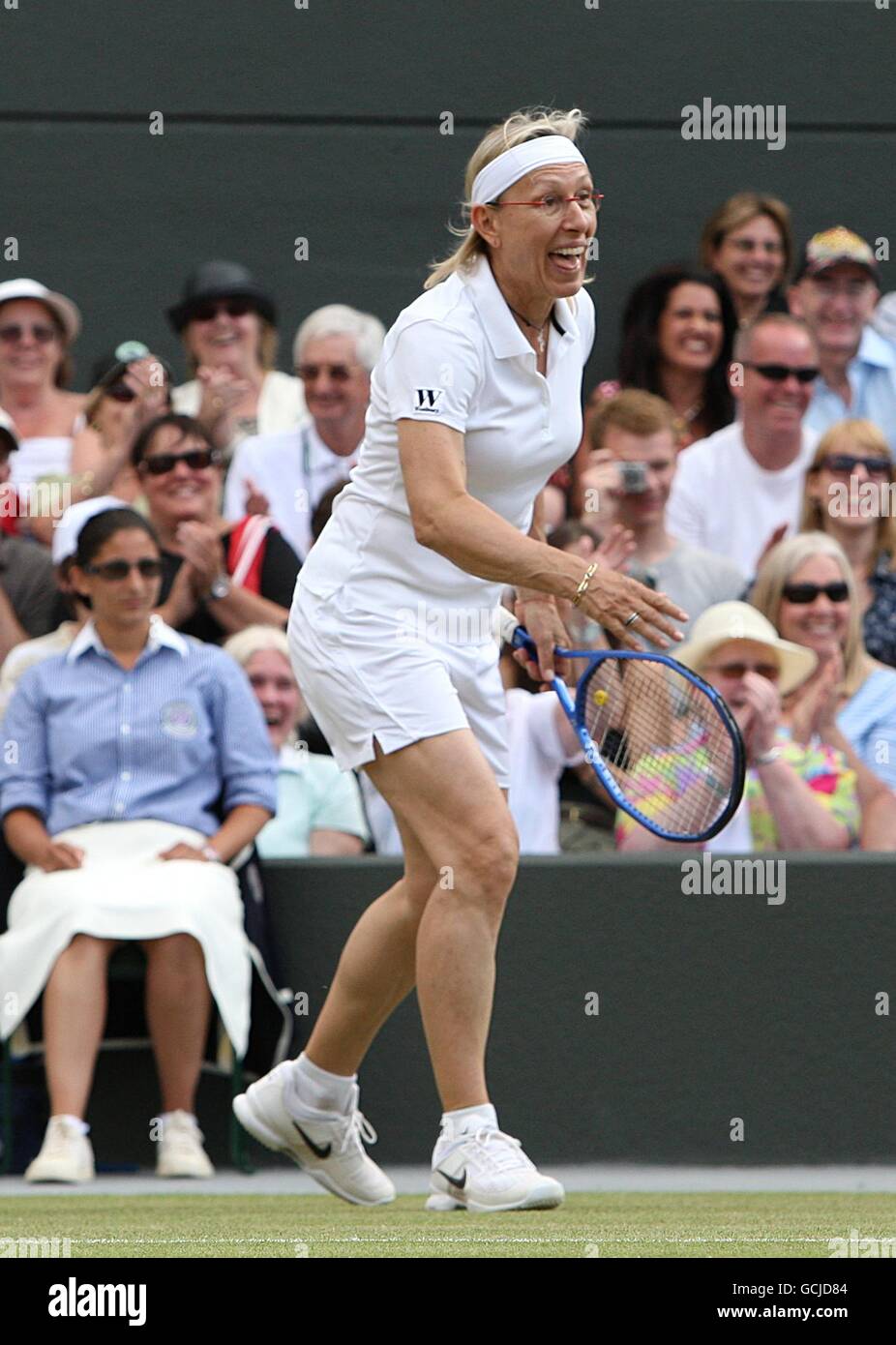 Tennis - Wimbledon Championships 2010 - Tag dreizehn - The All England Lawn Tennis and Croquet Club. Martina Navratilova aus den USA beim Finale der Ladies' Invitation Doubles. Stockfoto