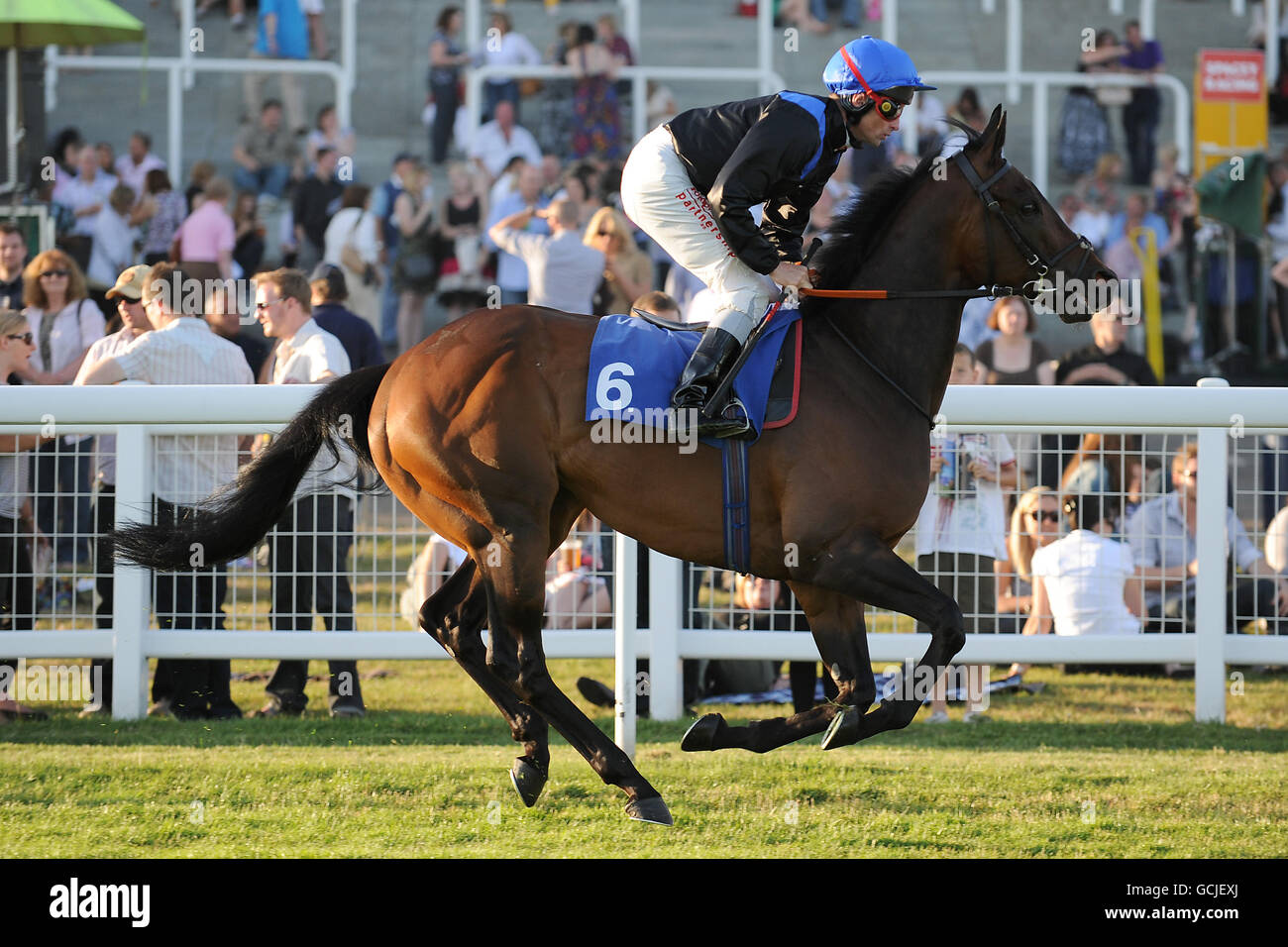 Jockey Dane O'Neill auf Twilight Star vor dem Totepool Flexible Wetten Handicap Stockfoto