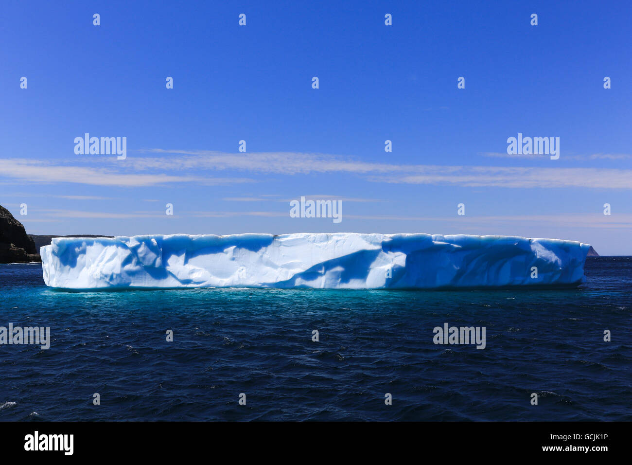 Pan-förmigen Eisberg in der Nähe von Cape Spear, Neufundland und Labrador, Kanada. Stockfoto