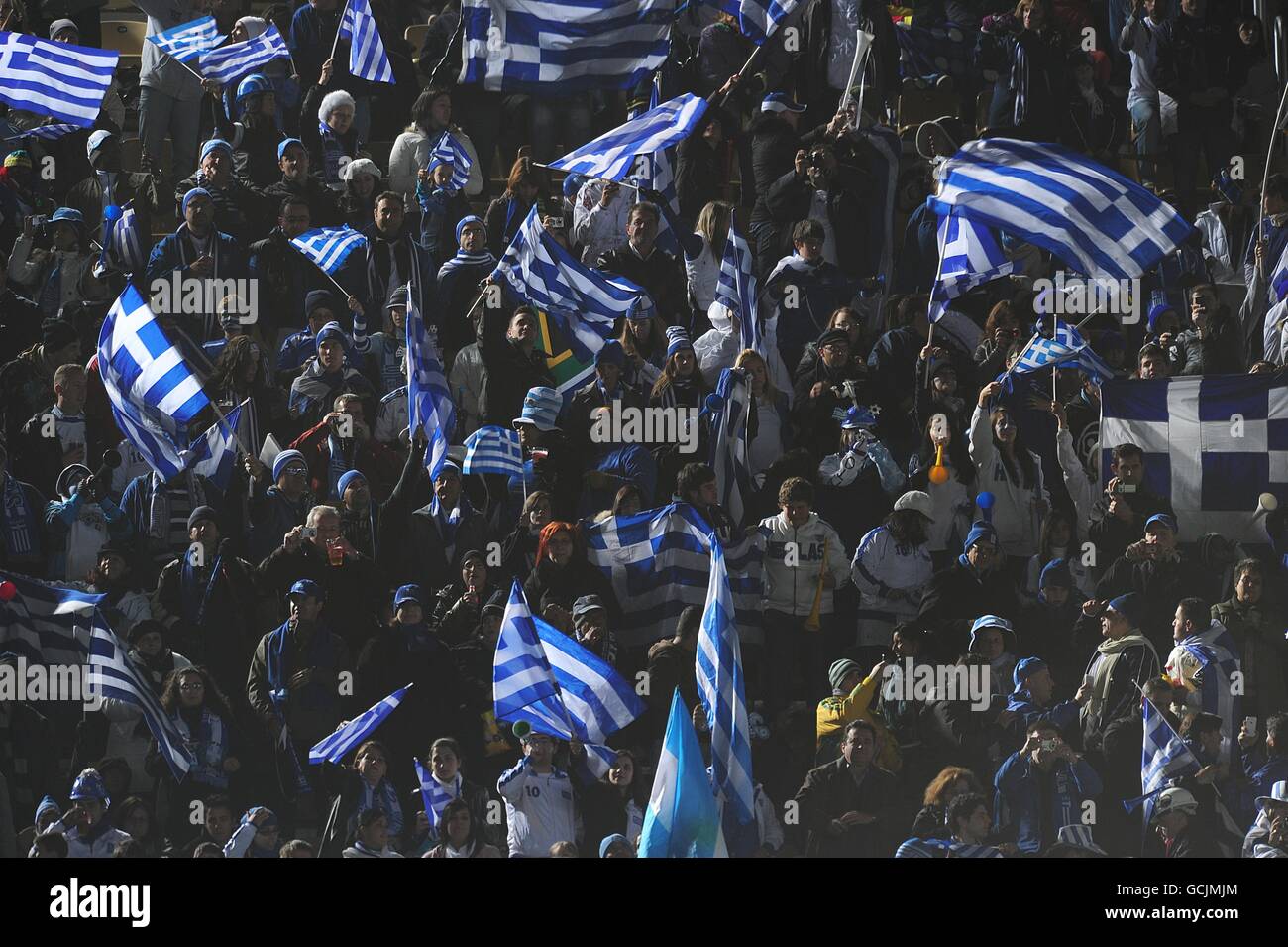 Fußball - FIFA Fußball-Weltmeisterschaft Südafrika 2010 - Gruppe B - Griechenland gegen Argentinien - Peter Mokaba. Fans von Griechenland auf den Tribünen. Stockfoto