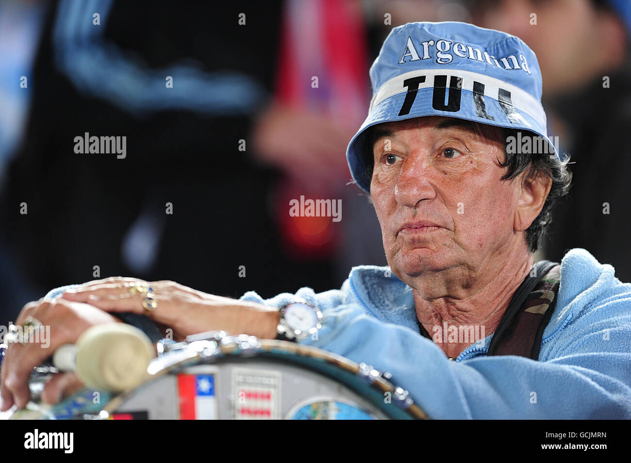 Fußball - FIFA Fußball-Weltmeisterschaft Südafrika 2010 - Gruppe B - Griechenland gegen Argentinien - Peter Mokaba. Ein Fan von Argentinien auf den Tribünen. Stockfoto