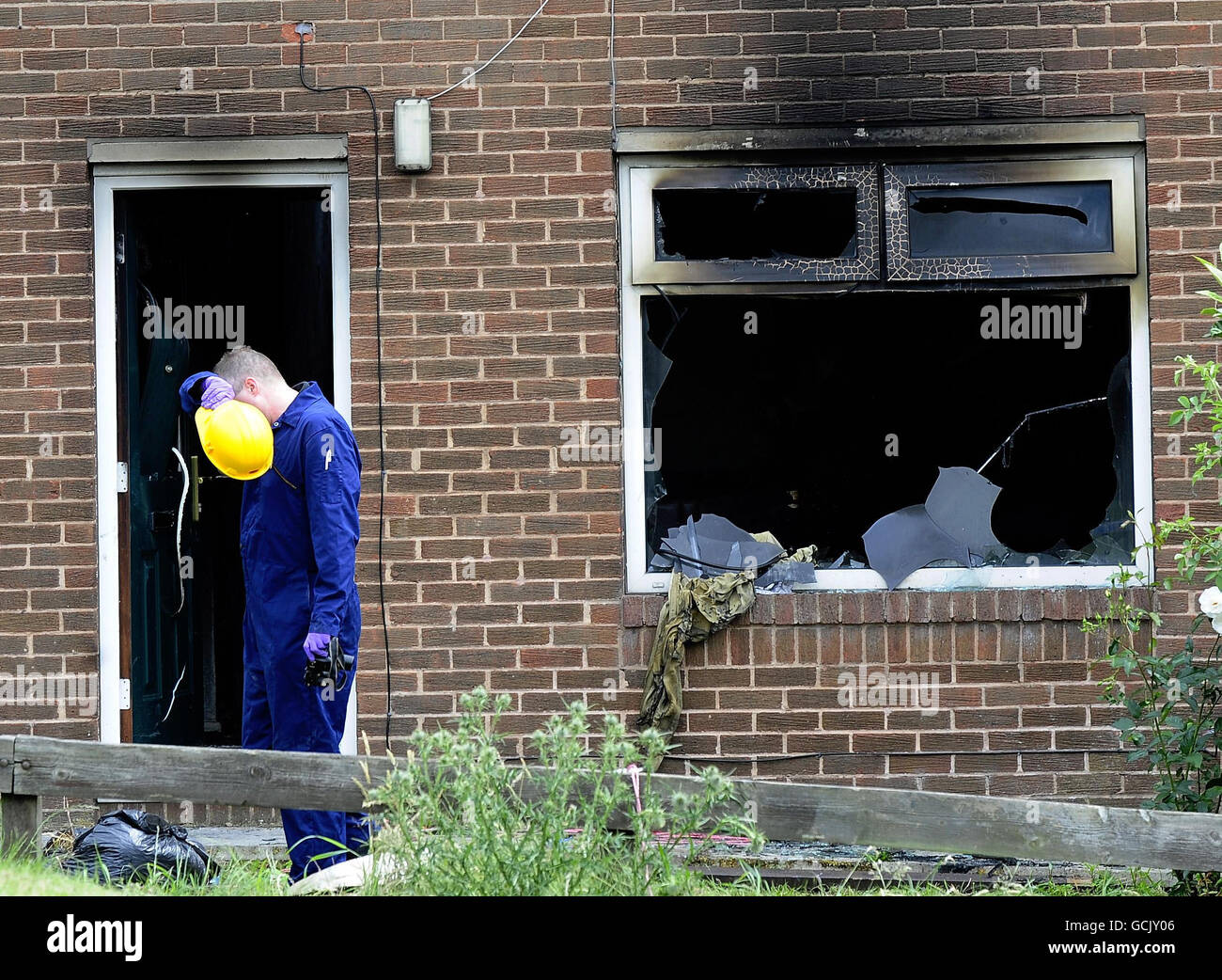 Eine allgemeine Ansicht des Hauses in Bradford, wo zwei Kinder nach einem Brand starben. Stockfoto