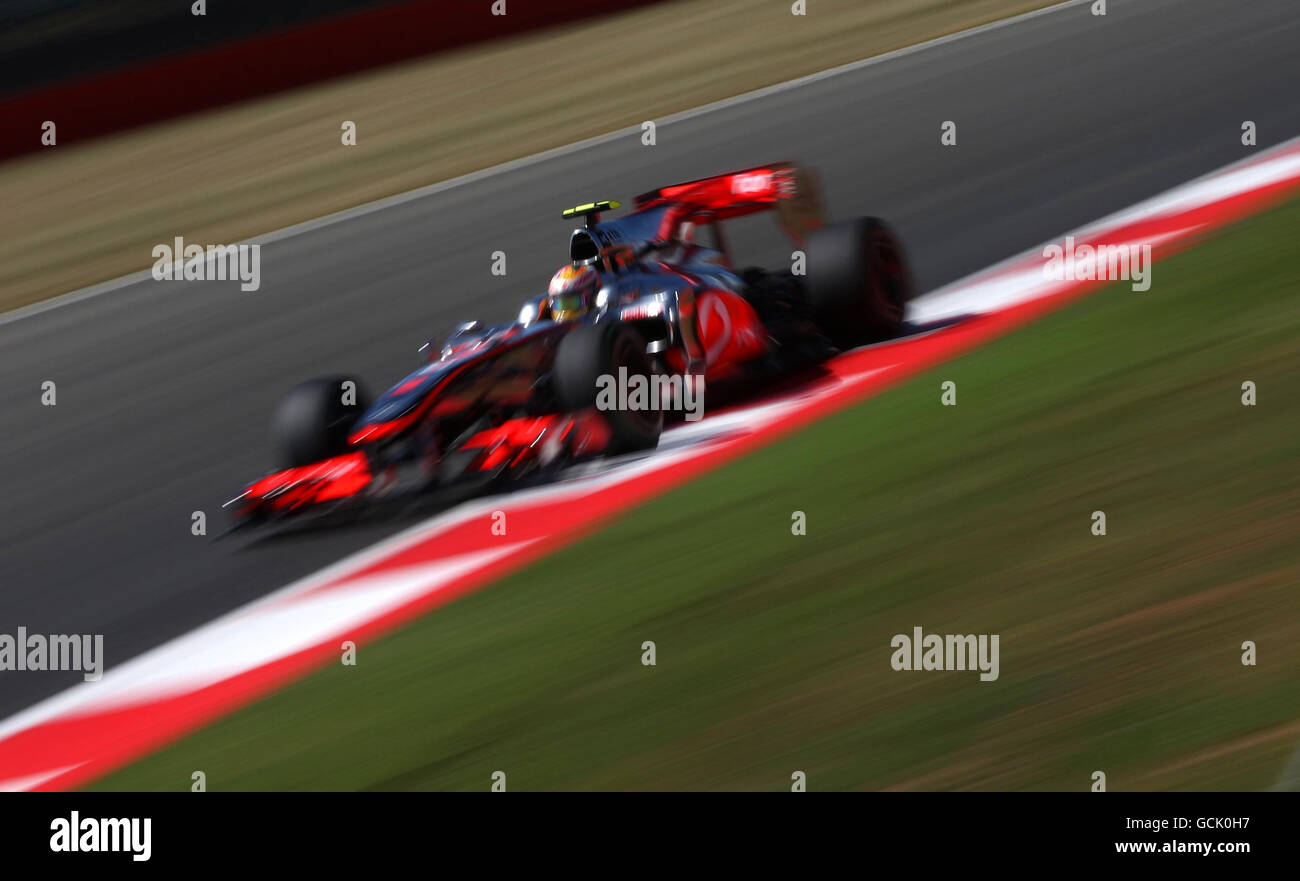 Lewis Hamilton aus Großbritannien von Vodafone McLaren Mercedes im zweiten Training während eines Trainingstages vor dem British Grand Prix von Santander auf dem Silverstone Circuit, Northampton. Stockfoto