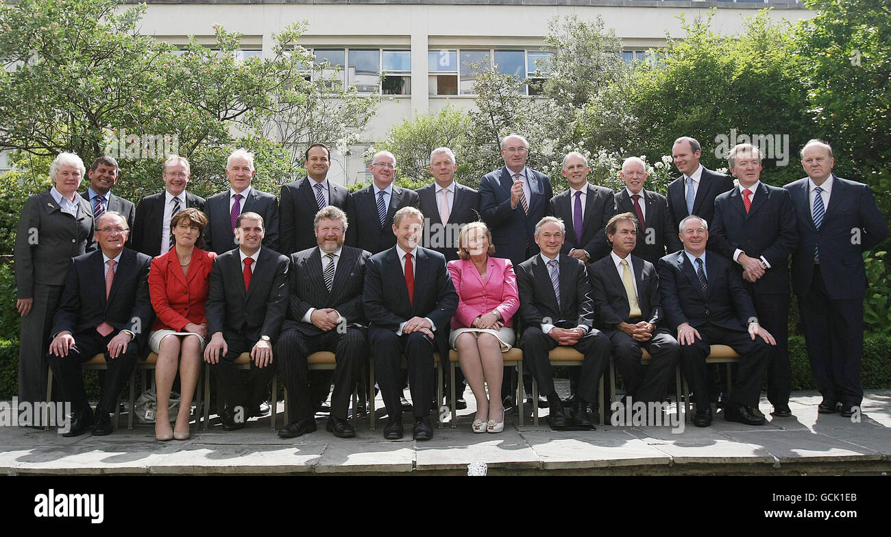 Enda Kenny präsentiert Frontbench team Stockfoto