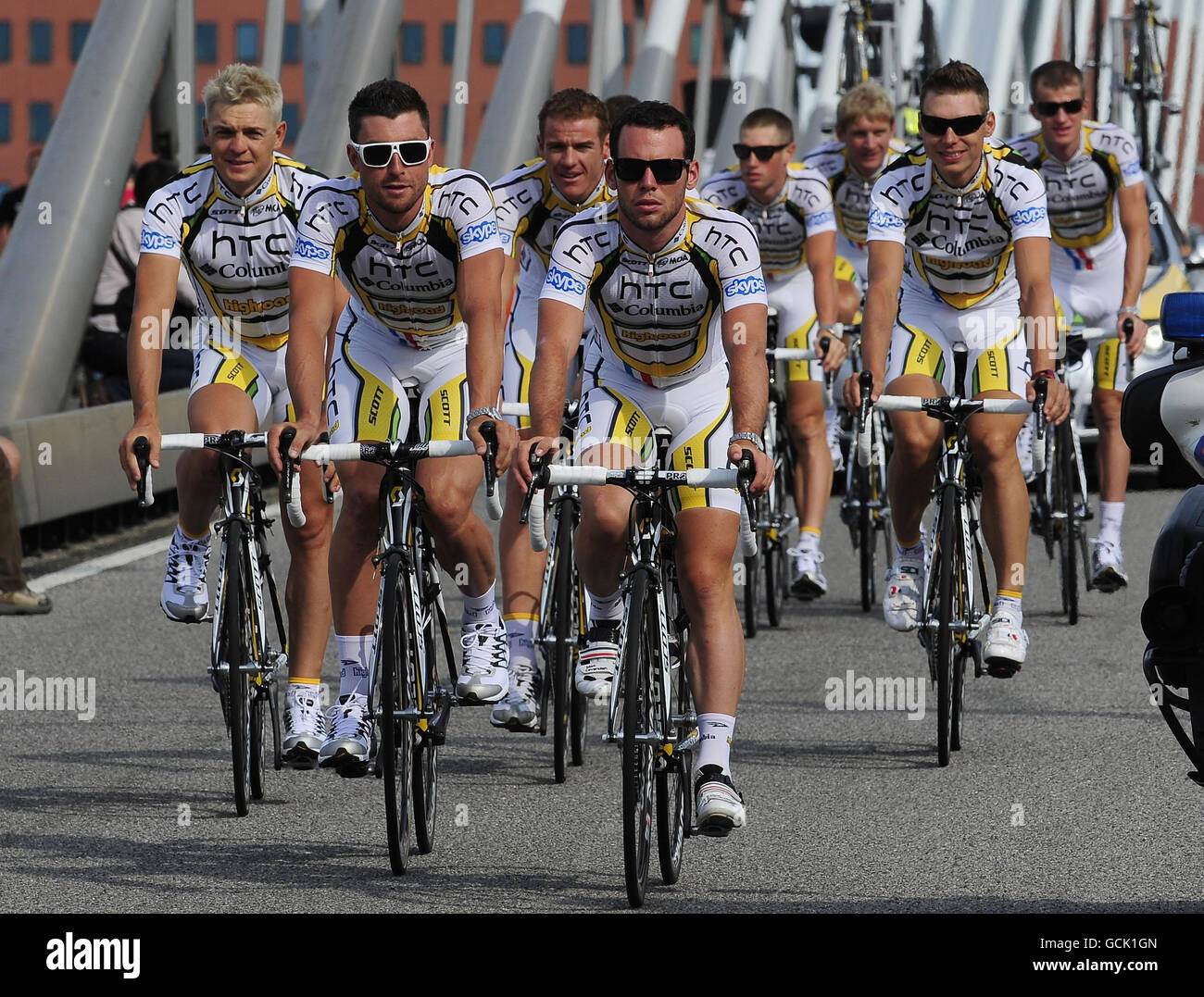 Mark Cavendish (Mitte) vom HTC-Columbia und dem Sky Cycling Team fahren zum Tour de France Team Presentation-Abend vor dem Rennen, das am Samstag beginnt, nach Rotterdam. Stockfoto