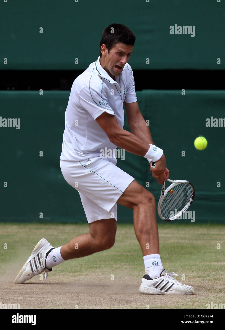 Tennis - Wimbledon Championships 2010 - Day Eleven - The All England Lawn Tennis and Croquet Club. Novak Djokovic aus Serbien im Halbfinale der Herren gegen Tomas Berdych aus der Tschechischen Republik Stockfoto