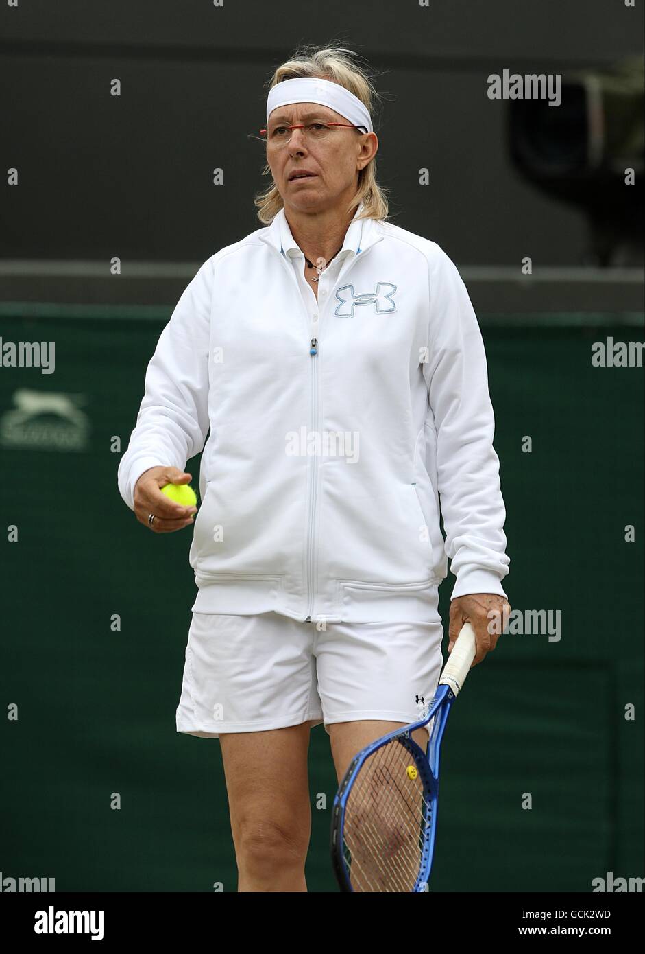 Tennis - Wimbledon Championships 2010 - Tag dreizehn - The All England Lawn Tennis and Croquet Club. Martina Navratilova aus den USA beim Finale der Ladies' Invitation Doubles. Stockfoto