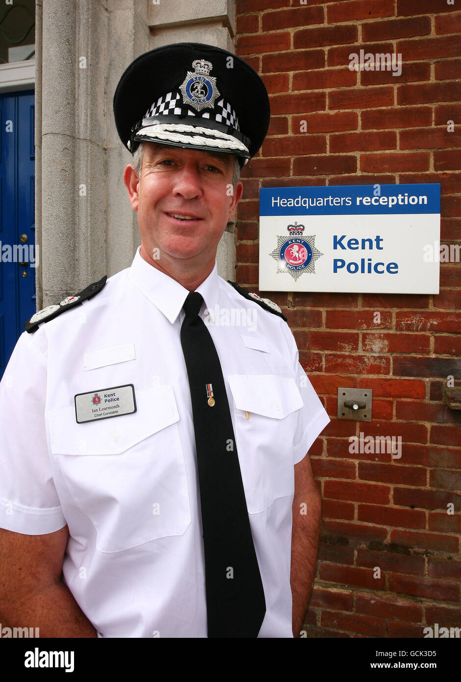 Ian Learmonth, der neue Chief Constaball der Kent Constabulary, vor dem Kent Police Headquarters in Maidstone. Stockfoto