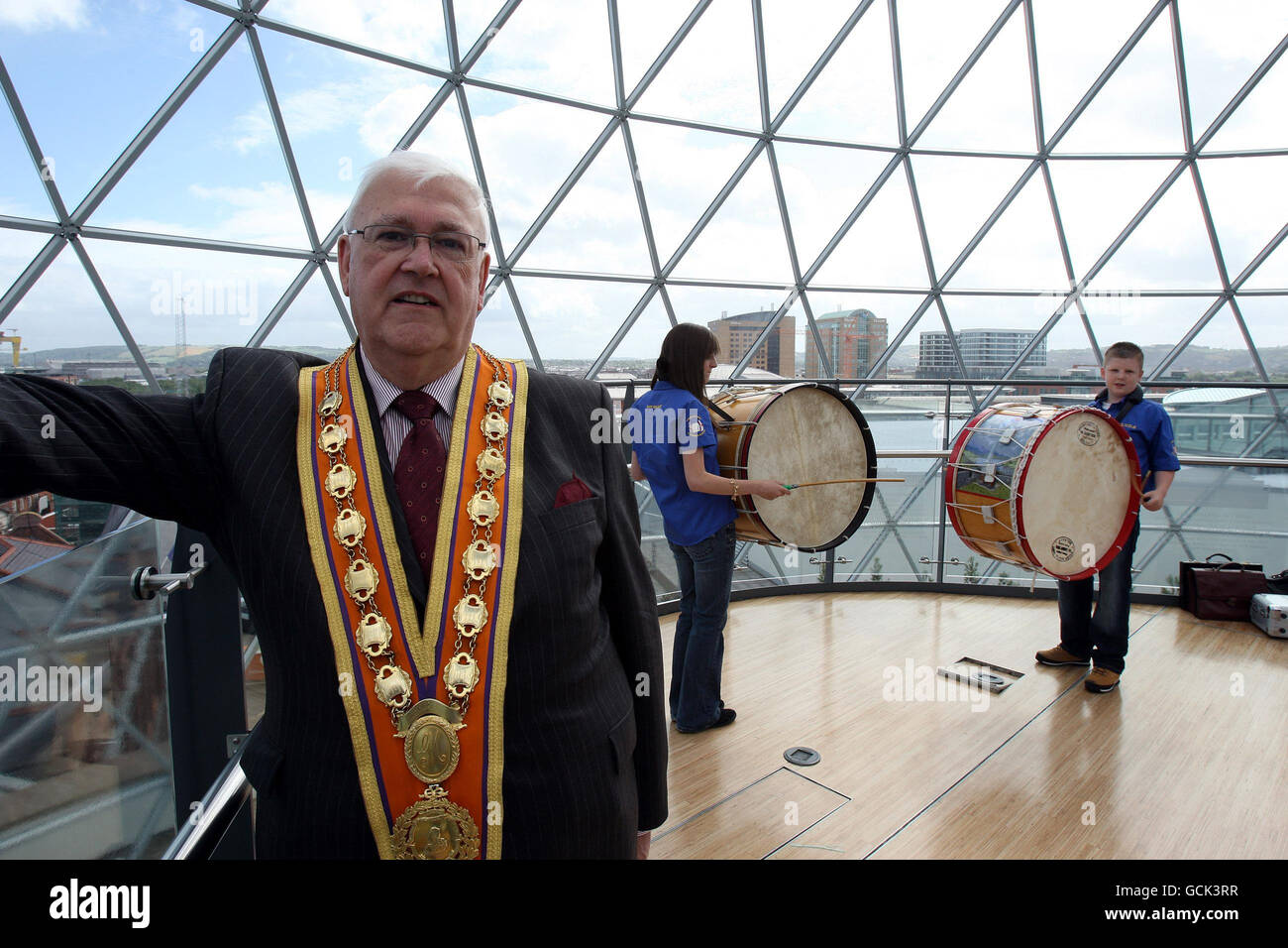 Tom Hare, County Grand Master of Belfast, bei einem Orangefest-Start in Belfast, als eine harte Revolte im Orange Order für seine dramatische Entscheidung verantwortlich gemacht wurde, ein neues System für die Überwachung kontroverser Paraden in Nordirland abzulehnen. Stockfoto
