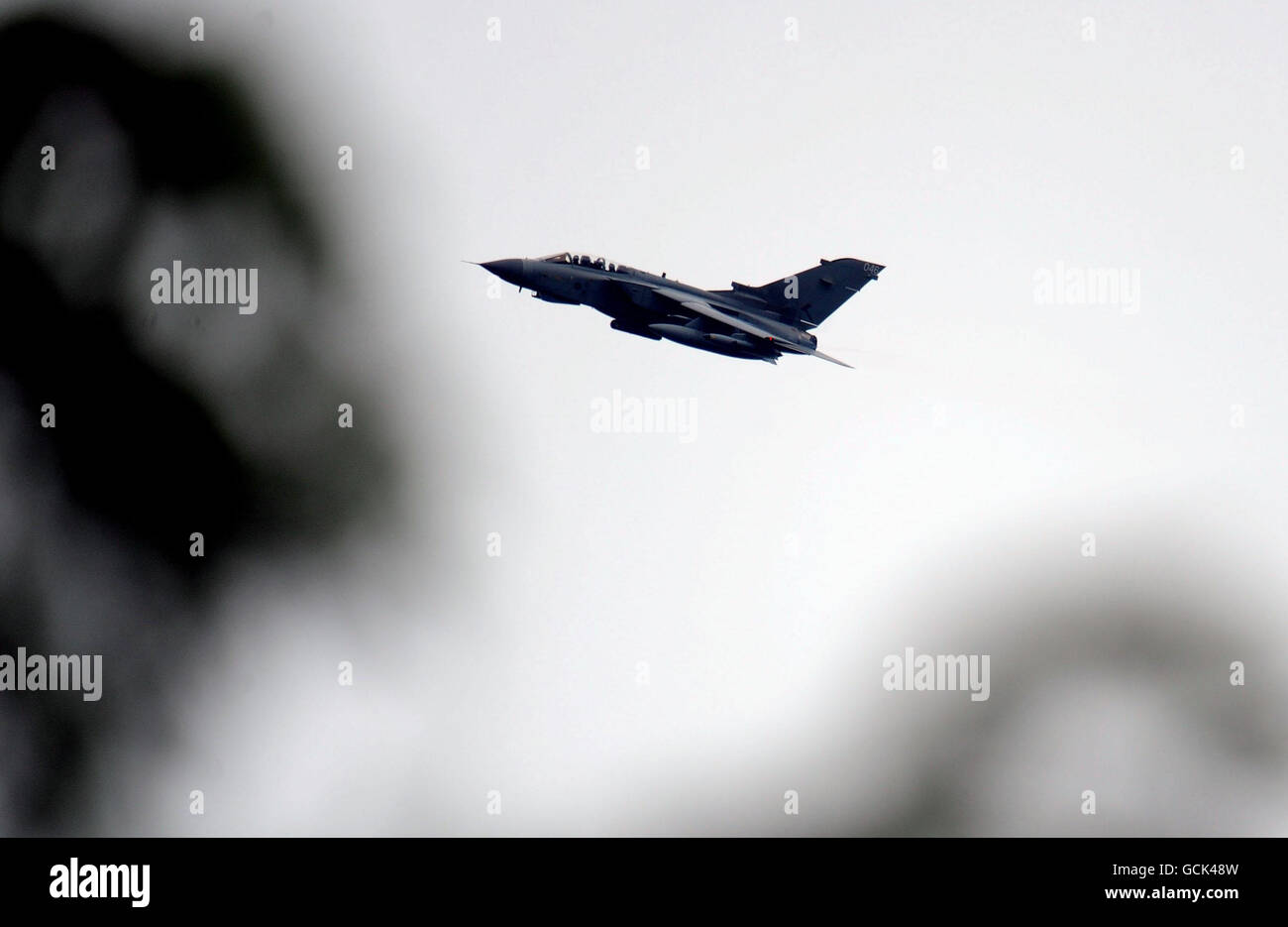 Schießereien von Gateshead. Ein RAF-Tornado mit Bildgebungsgeräten fliegt über Rothbury, während die Suche nach Raoul Moat fortgesetzt wird. Stockfoto