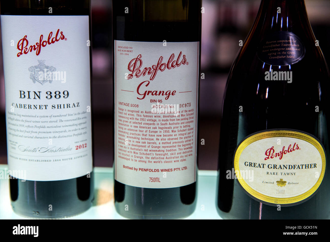 Drei Flaschen Premium Penfolds Wein. Stockfoto