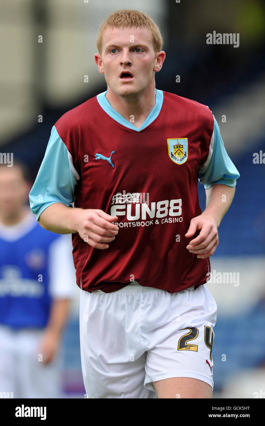 Fußball - vor der Saison freundlich - Oldham Athletic gegen Burnley - Boundary Park. Brian Easton, Burnley Stockfoto