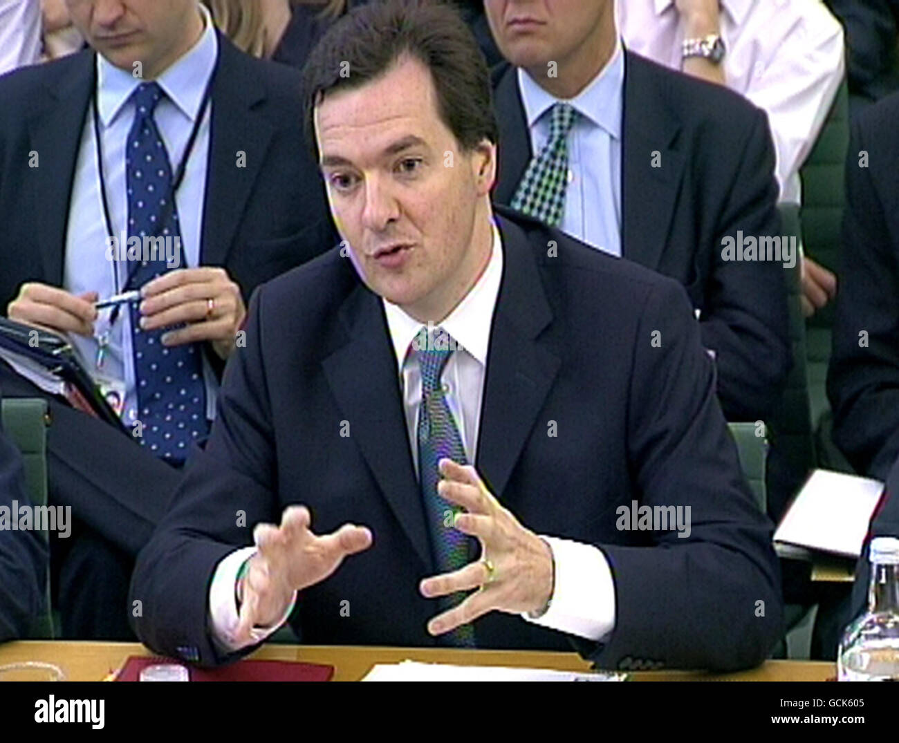 Bundeskanzler George Osborne gibt dem Unterhausfinanzausschuss über den Haushalt Beweise. Stockfoto