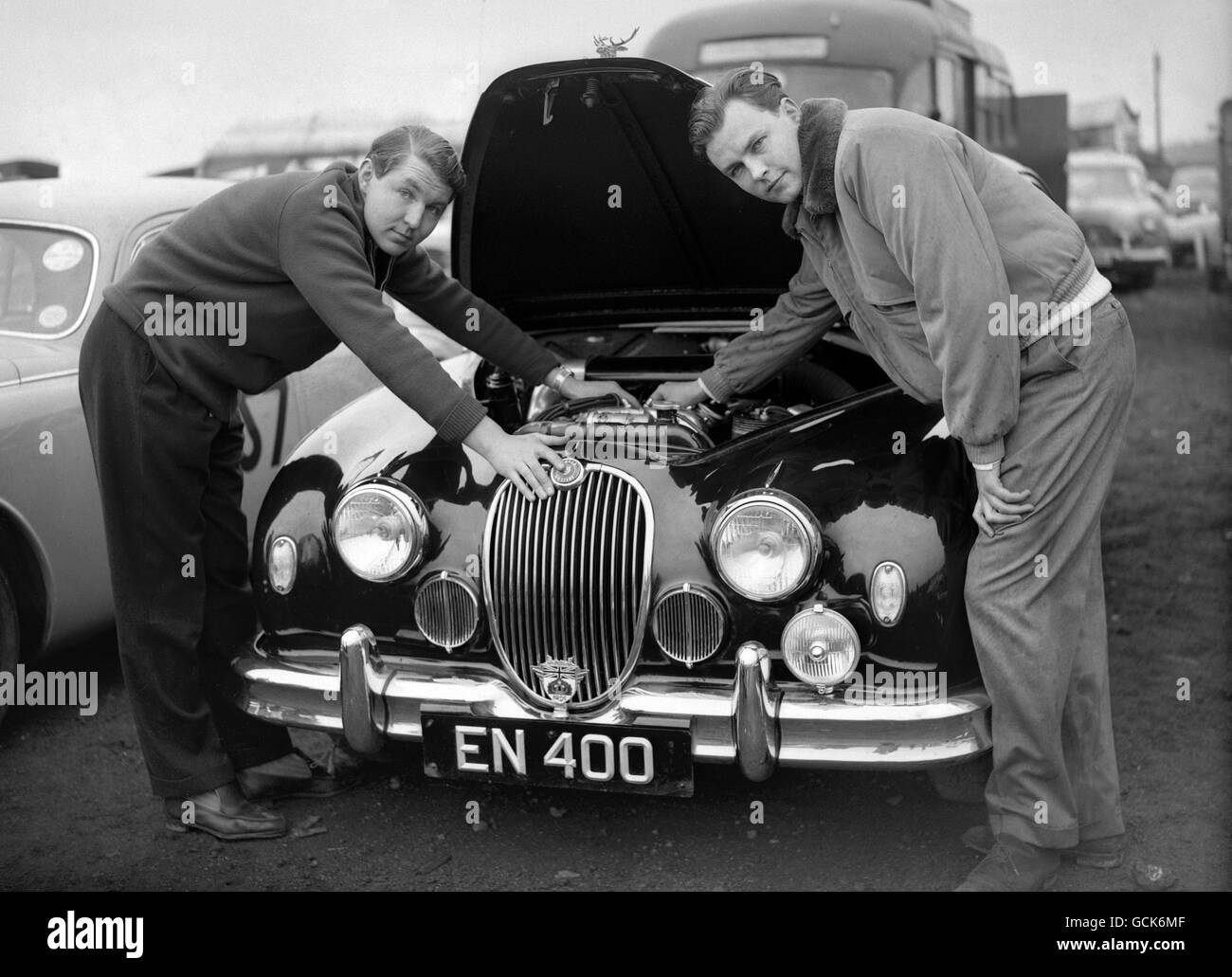 Rennsport - britischen Limousinen - Eröffnungsrennen - Brands Hatch Stockfoto