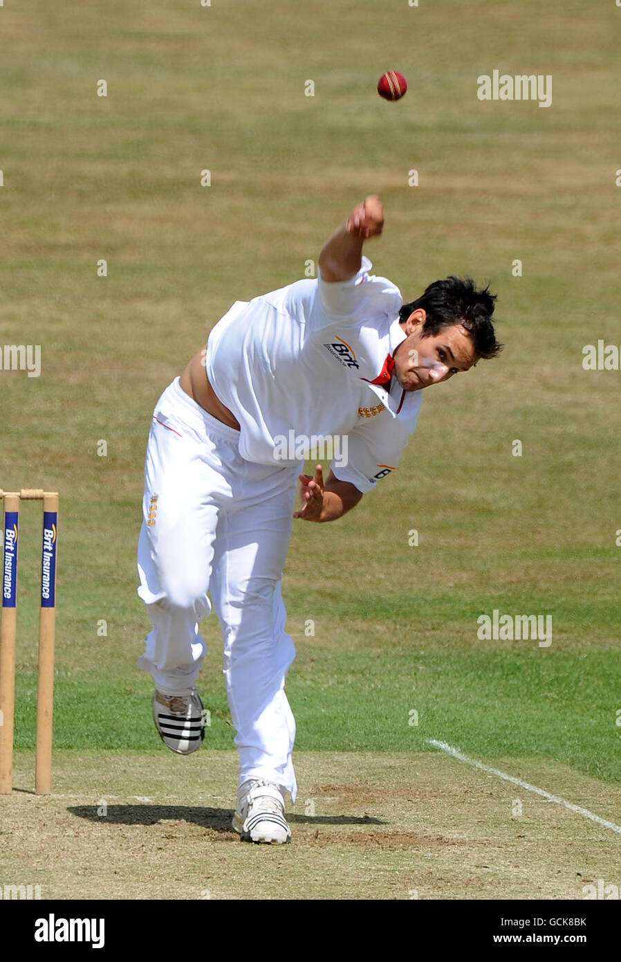 Cricket - 1st Under-19 Test Match Series - Tag 1 - England / Sri Lanka - The County Ground. Englands Lewis Gregory kegelt gegen Sri Lanka Stockfoto