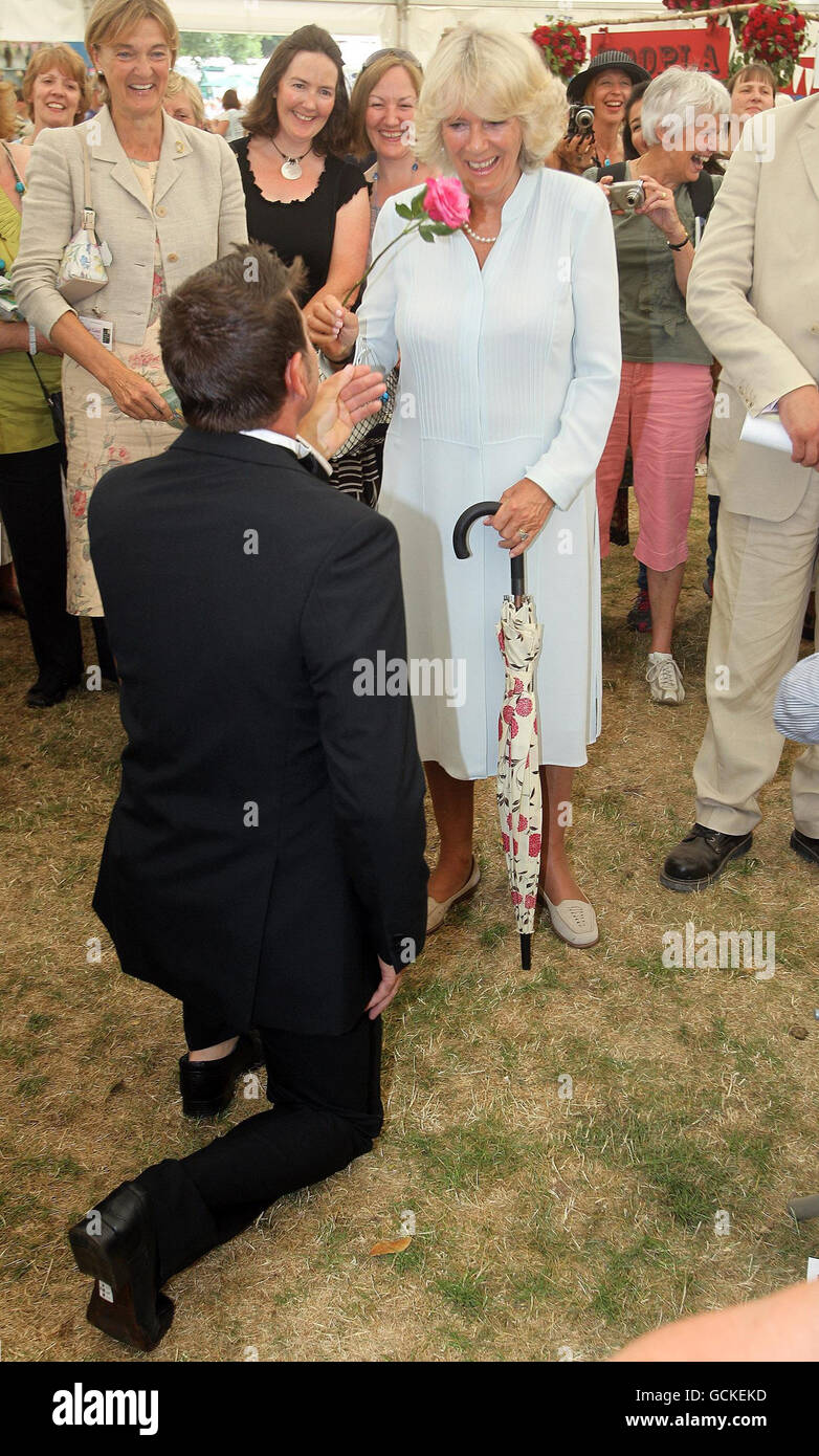 Camilla besucht Hampton Court Flower Show Stockfoto