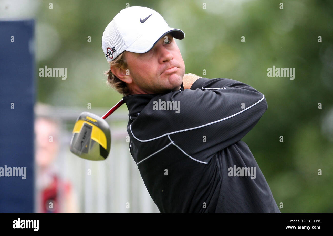 Der US-Amerikaner Lucas Glover zieht am 1. Tag der Barclays Scottish Open im Loch Lomond Golf Club, Loch Lomond, ab. Stockfoto