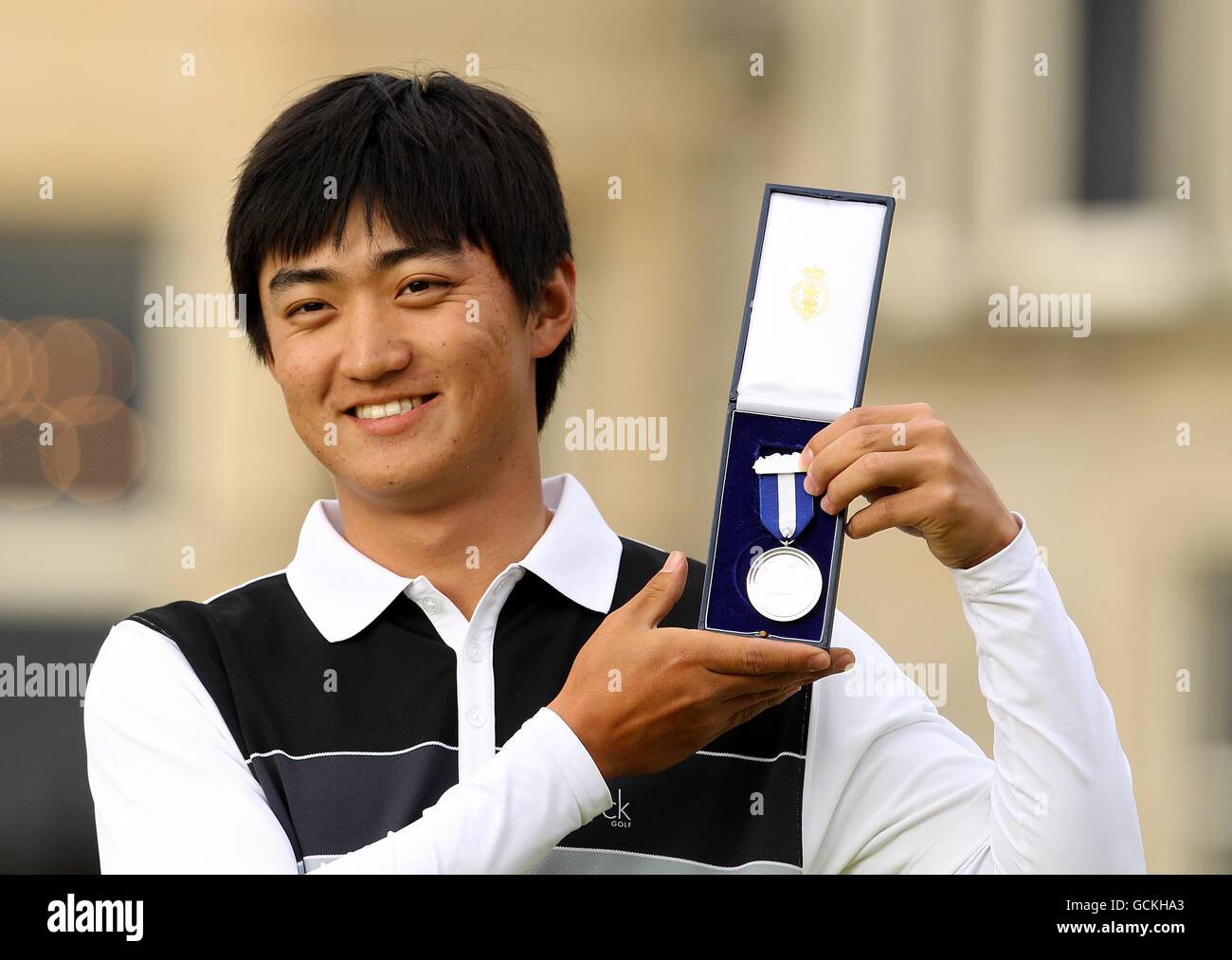Der südkoreanische Jeong Jin feiert mit der besten Amateurmedaille danach Die Open Championship 2010 in St Andrews Stockfoto