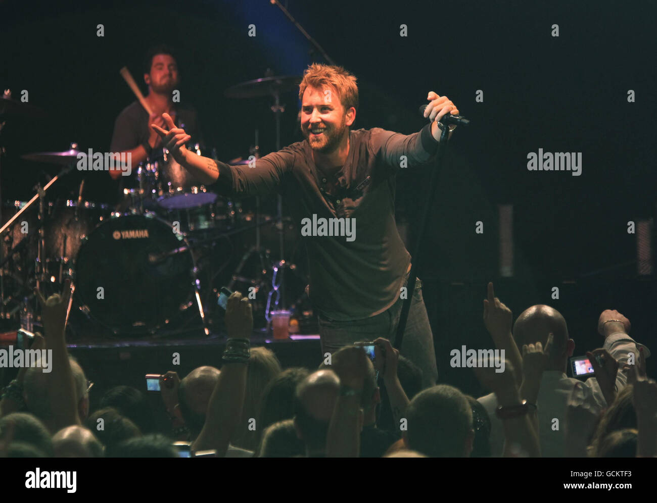 Charles Kelley von der Country-Musikgruppe Lady Antebellum, die im Shepherds Bush Empire im Westen Londons auftrat. Stockfoto