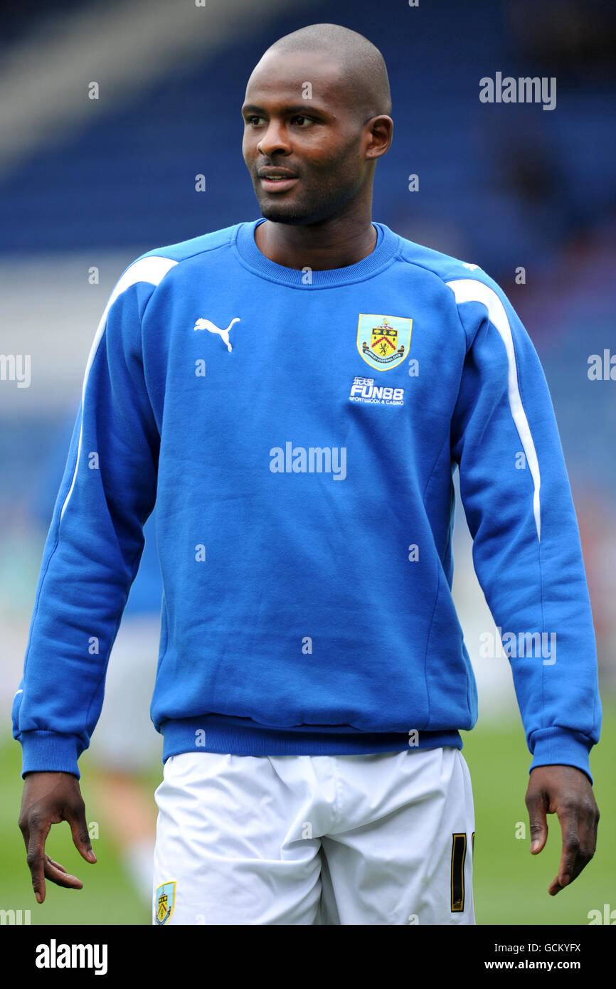 Fußball - vor der Saison freundlich - Oldham Athletic gegen Burnley - Boundary Park. Leon Cort, Burnley Stockfoto