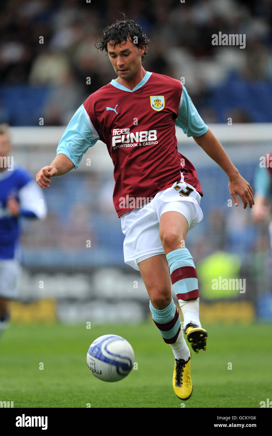 Fußball - vor der Saison freundlich - Oldham Athletic gegen Burnley - Boundary Park. Chris Eagles, Burnley Stockfoto