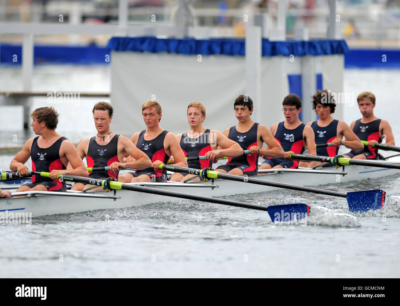 King's College School während der Henley Royal Reggatta in Henley-on-Thames, Oxford. Stockfoto