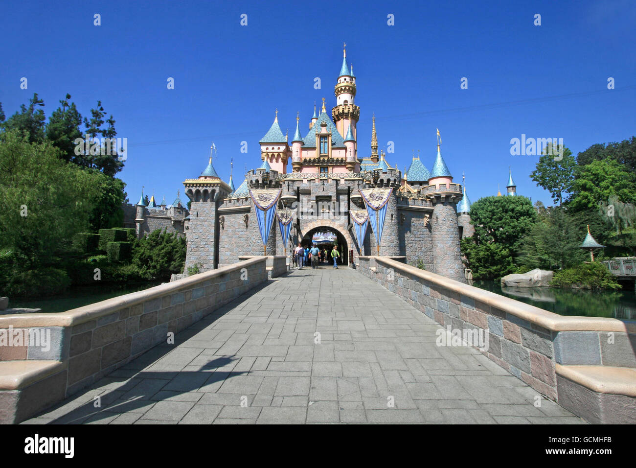 Anaheim, Kalifornien, USA. 16. September 2009. Das Disneyland Kalifornien Sleeping Beauty Castle. Lucy Clark/Alamy Live-Nachrichten Stockfoto