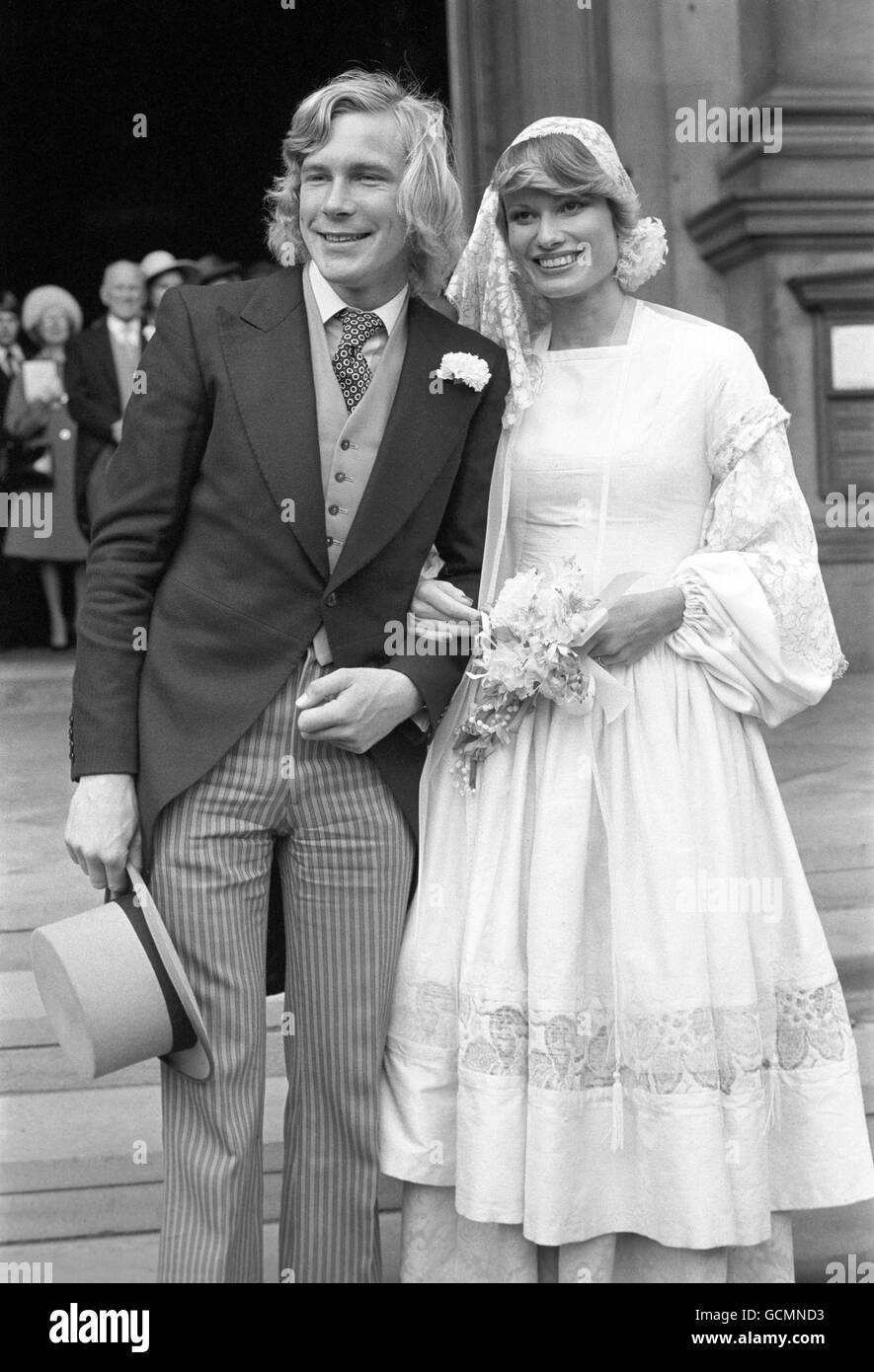 Der britische Formel-1-Pilot James Hunt heiratete kurz nach der Heirat mit Model Suzy Miller im Brompton Oratory, London Stockfoto