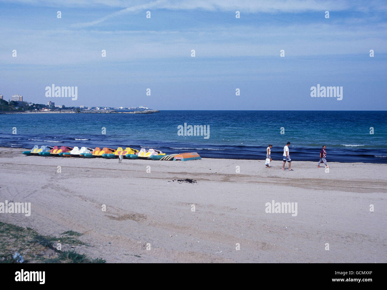 der Strand in der Stadt Constanta am Schwarzen Meer in Rumänien in Ost-Europa. Stockfoto