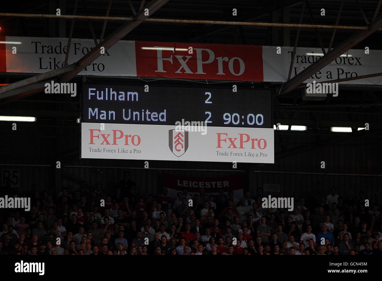 Fußball - Barclays Premier League - Fulham gegen Manchester United - Craven Cottage. Die Anzeigetafel erzählt die Geschichte in Vollzeit Stockfoto