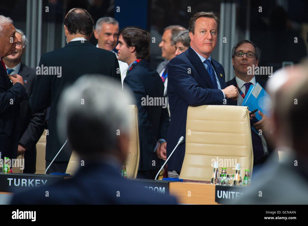 Premierminister David Cameron vor Beginn einer Sitzung des Nordatlantikrats am zweiten Tag des Nato-Gipfels im National Stadium in Warschau, Polen. Stockfoto