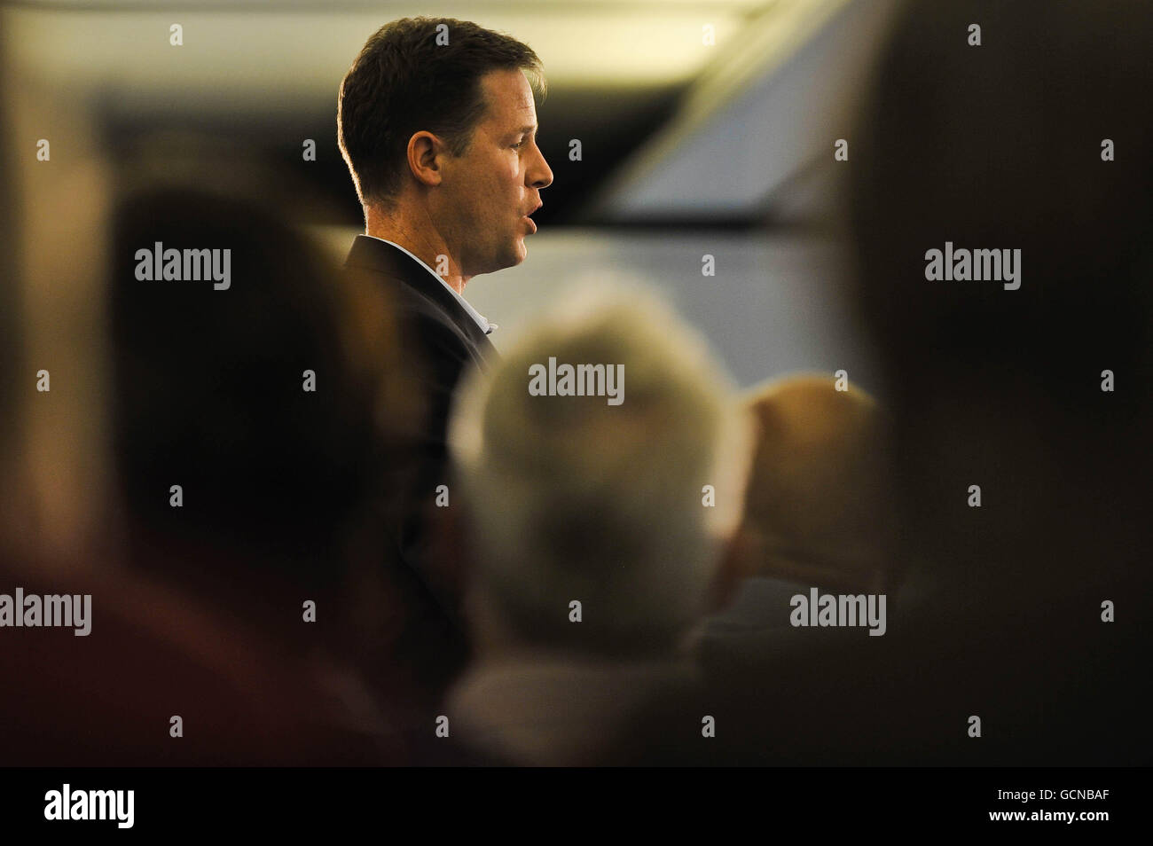 Der stellvertretende Premierminister der Koalitionsregierung Nick Clegg beantwortet Fragen der Öffentlichkeit bei einer organisierten Veranstaltung im @t Bristol Science Centre in Bristol. Stockfoto