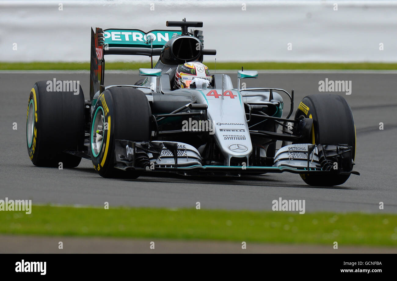 Mercedes' Lewis Hamilton beim dritten Training für den Grand Prix von Großbritannien 2016 auf dem Silverstone Circuit, Towcester. DRÜCKEN SIE VERBANDSFOTO. Bilddatum: Samstag, 9. Juli 2016. Siehe PA Story AUTO British. Bildnachweis sollte lauten: Tony Marshall/PA Wire. Stockfoto