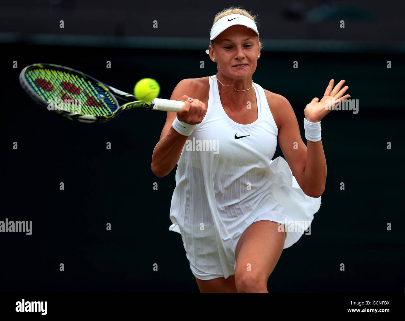 Dayana Yastremska in Aktion gegen Anastasia Potapova am Tag zwölf der Wimbledon Championships bei den All England Lawn Tennis and Croquet Club, Wimbledon. Stockfoto