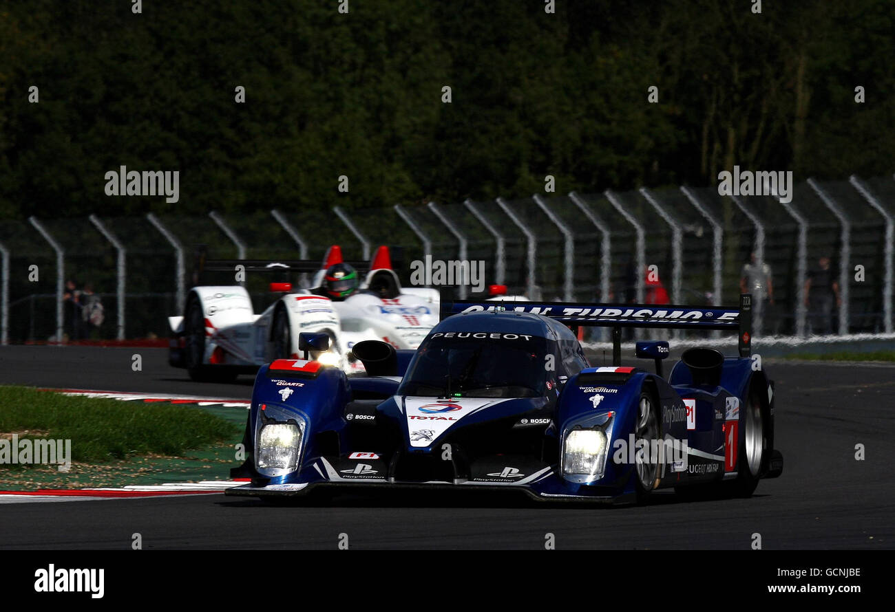Anthony Davidson aus Großbritannien fährt den Peugeot 908 HDI während des 1000-km-Rennens der Le Mans-Serie auf dem Silverstone Circuit in Northamptonshire. Stockfoto