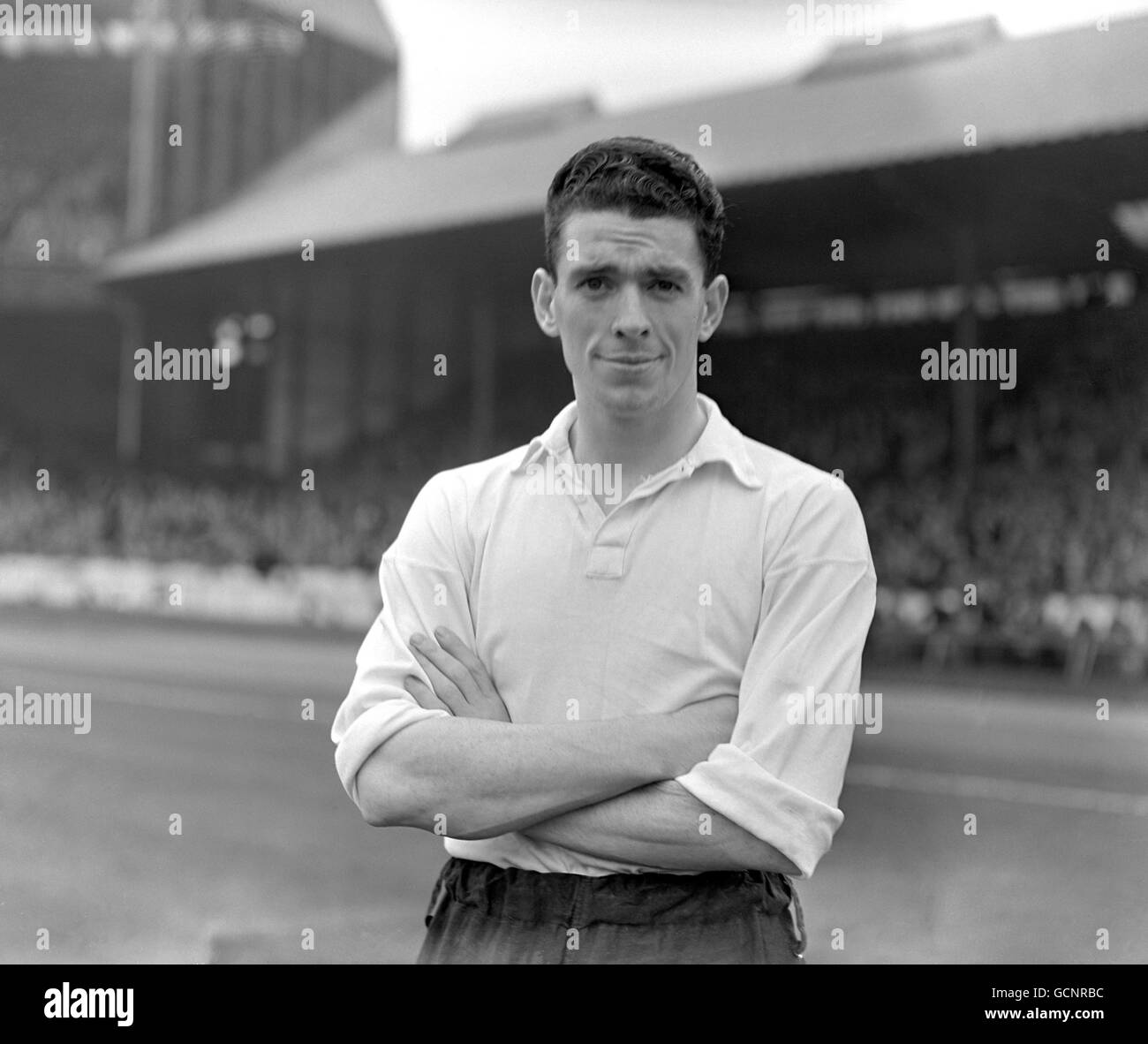 Tony McNamara, Everton FC. McNamara war der erste Spieler, der innerhalb von 12 Monaten in allen vier Divisionen der Football League auftaute. Zwischen 1957 und 1958 spielte er zuerst für Everton, die in der ersten Division waren, dann Liverpool in der zweiten, Crewe in der vierten Division und schließlich Bury in der dritten. Stockfoto